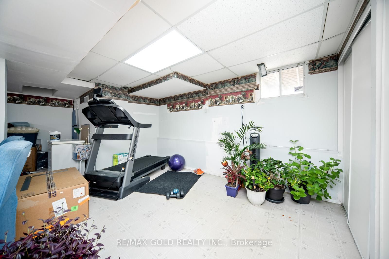 82 Wright Cres