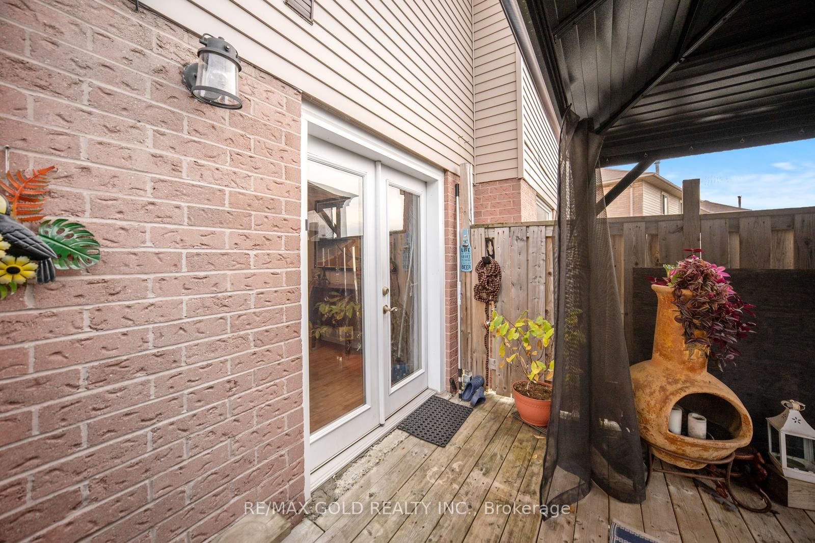 82 Wright Cres