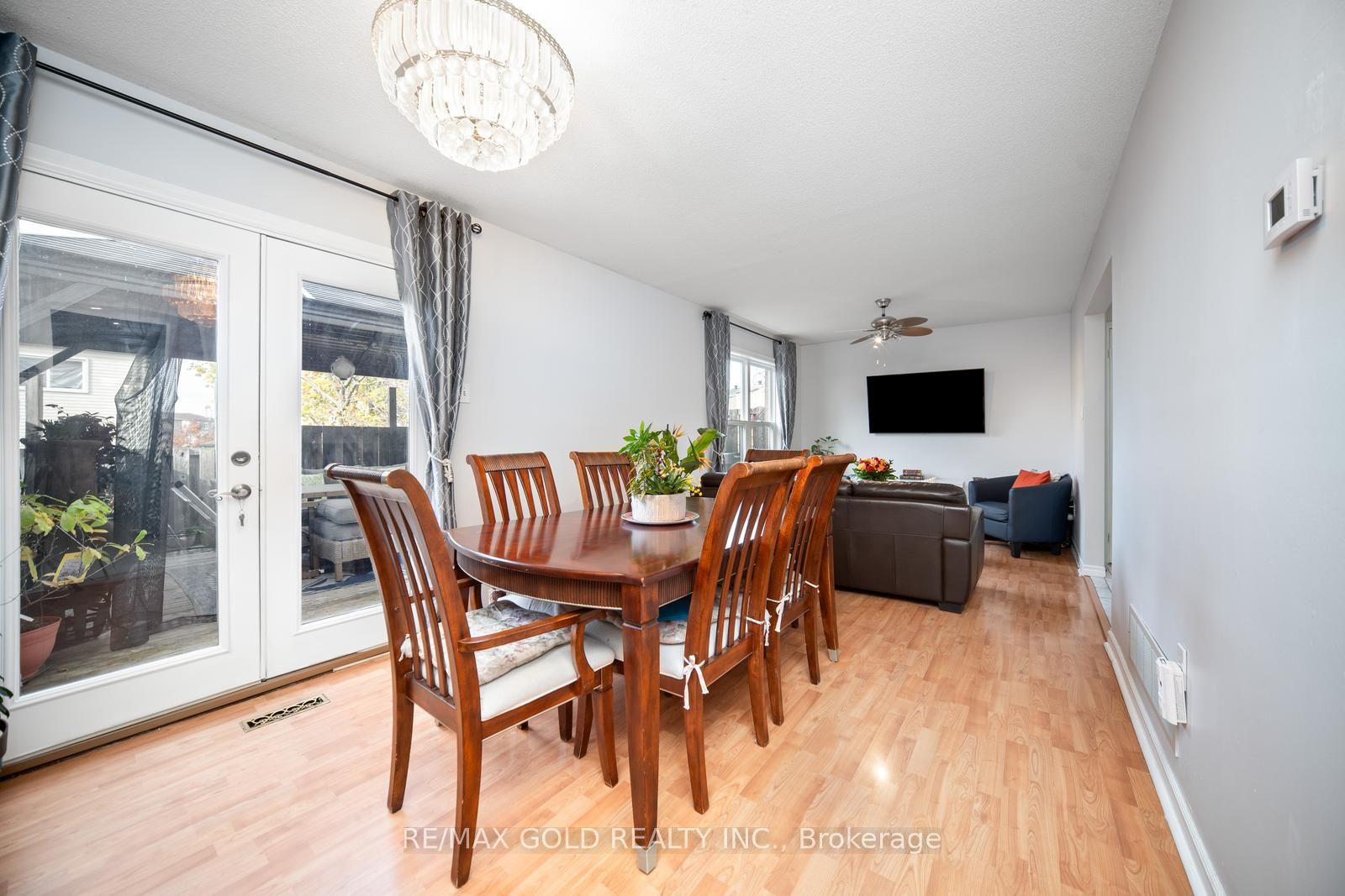 82 Wright Cres