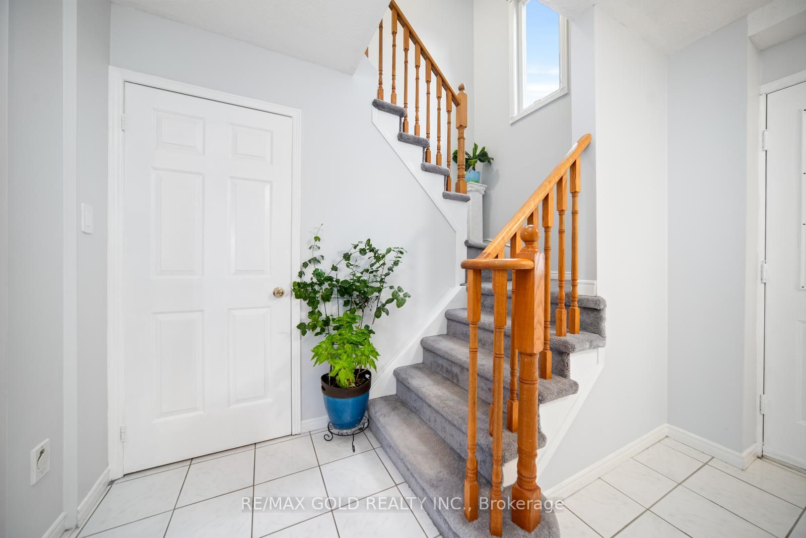 82 Wright Cres