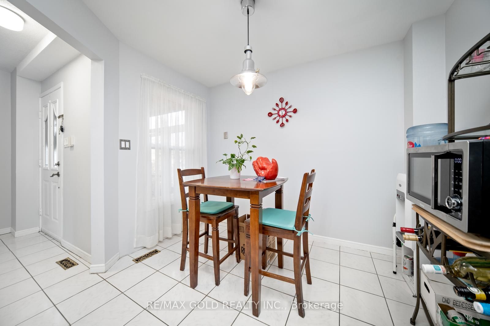 82 Wright Cres