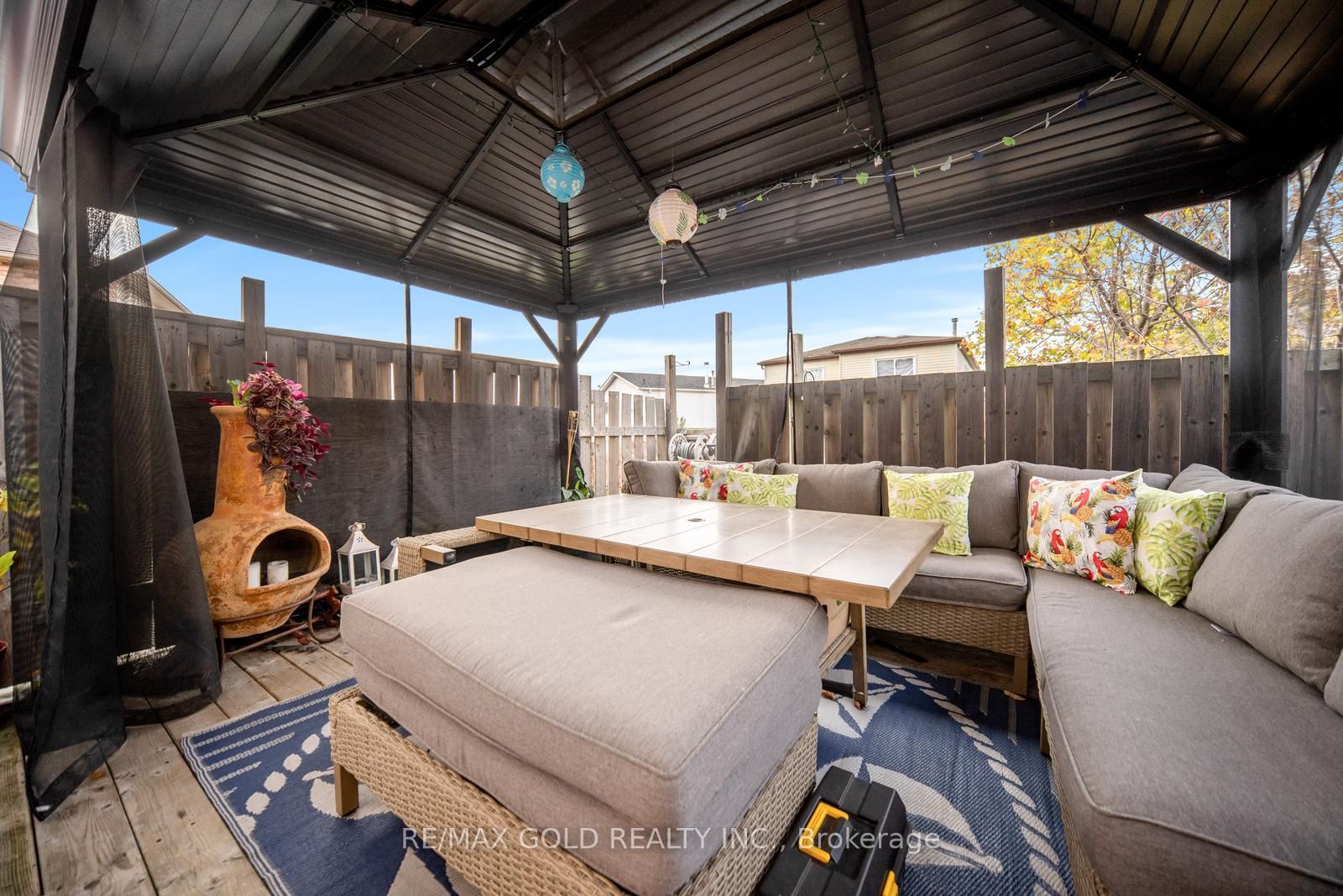 82 Wright Cres
