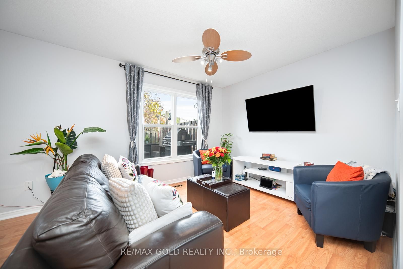 82 Wright Cres