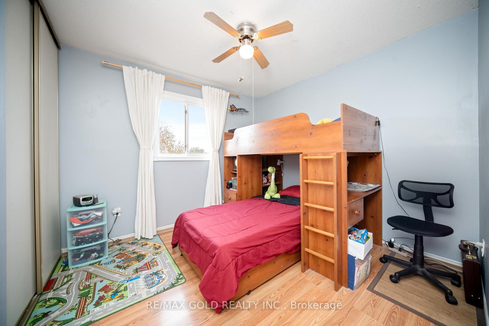 82 Wright Cres