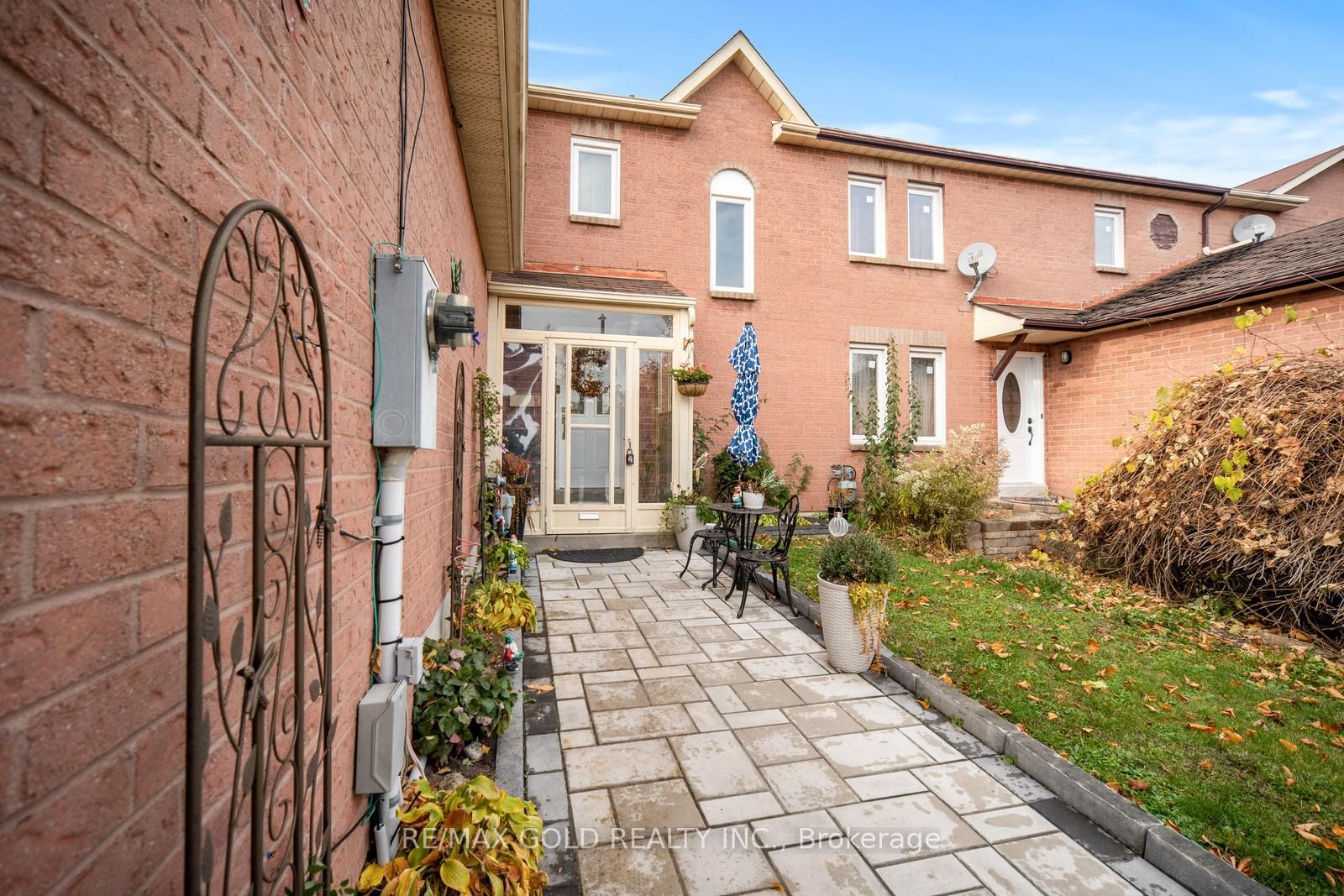 82 Wright Cres