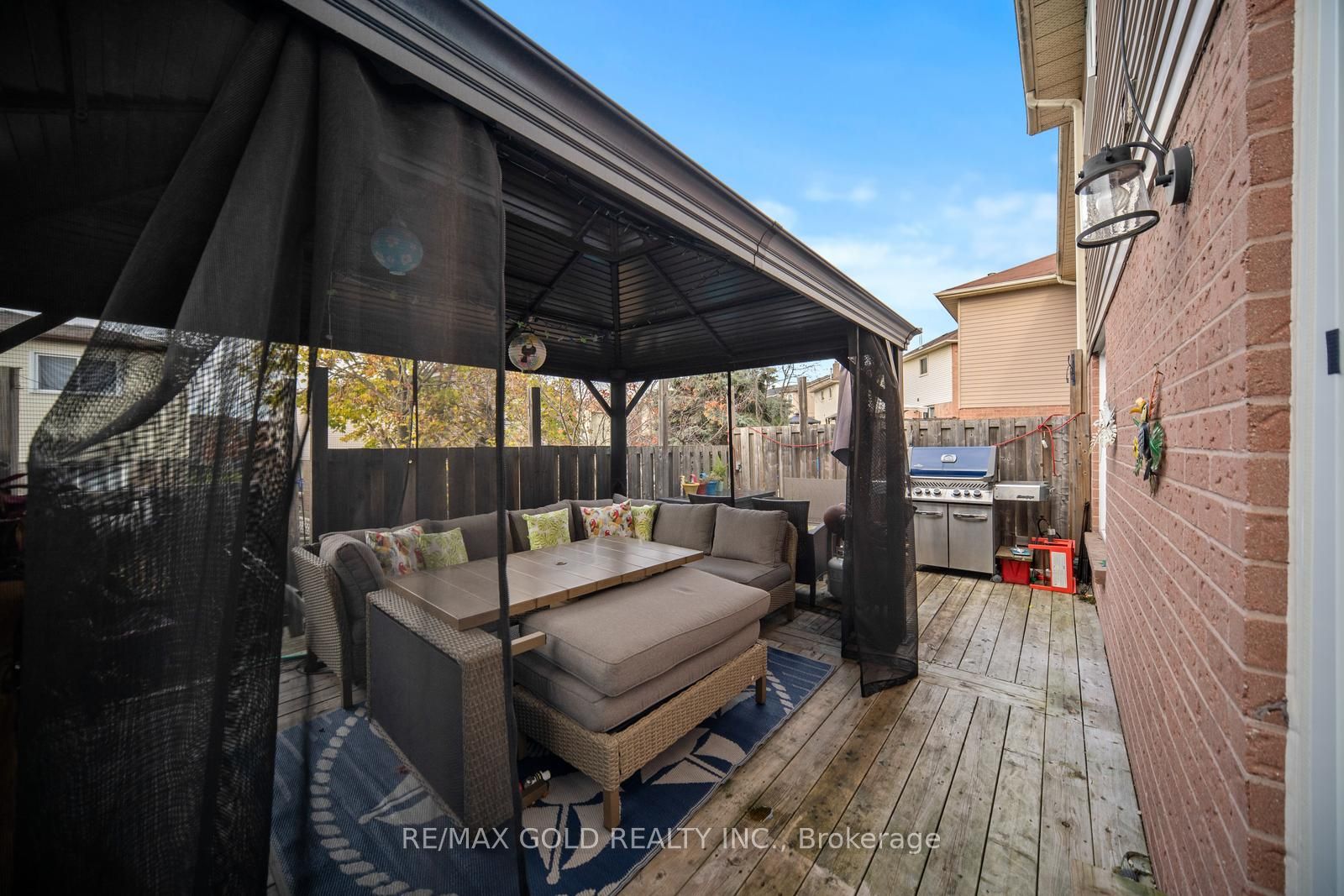 82 Wright Cres