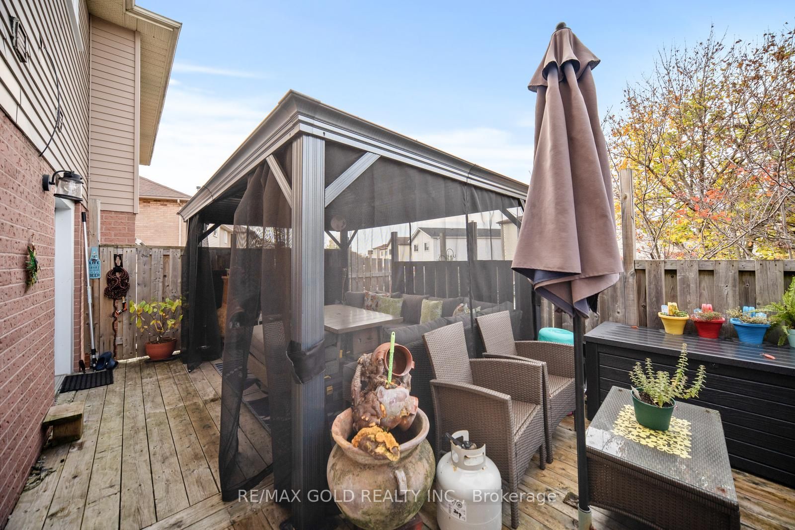 82 Wright Cres