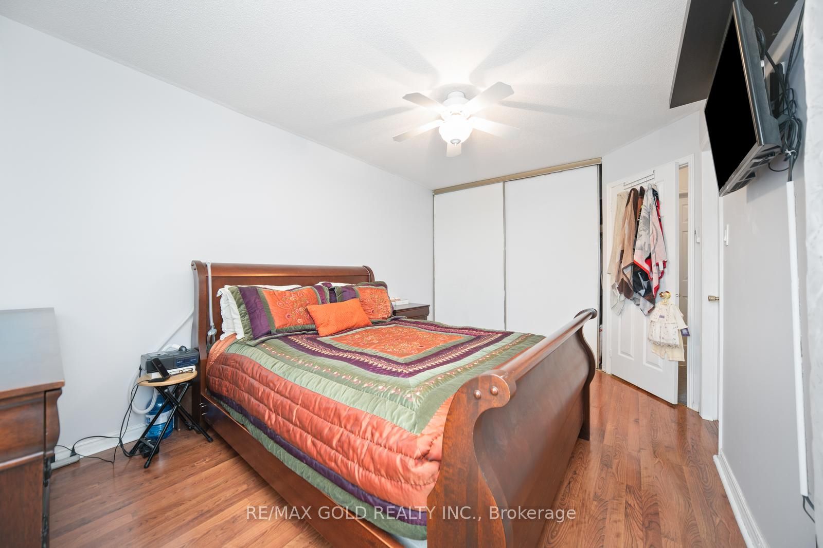 82 Wright Cres
