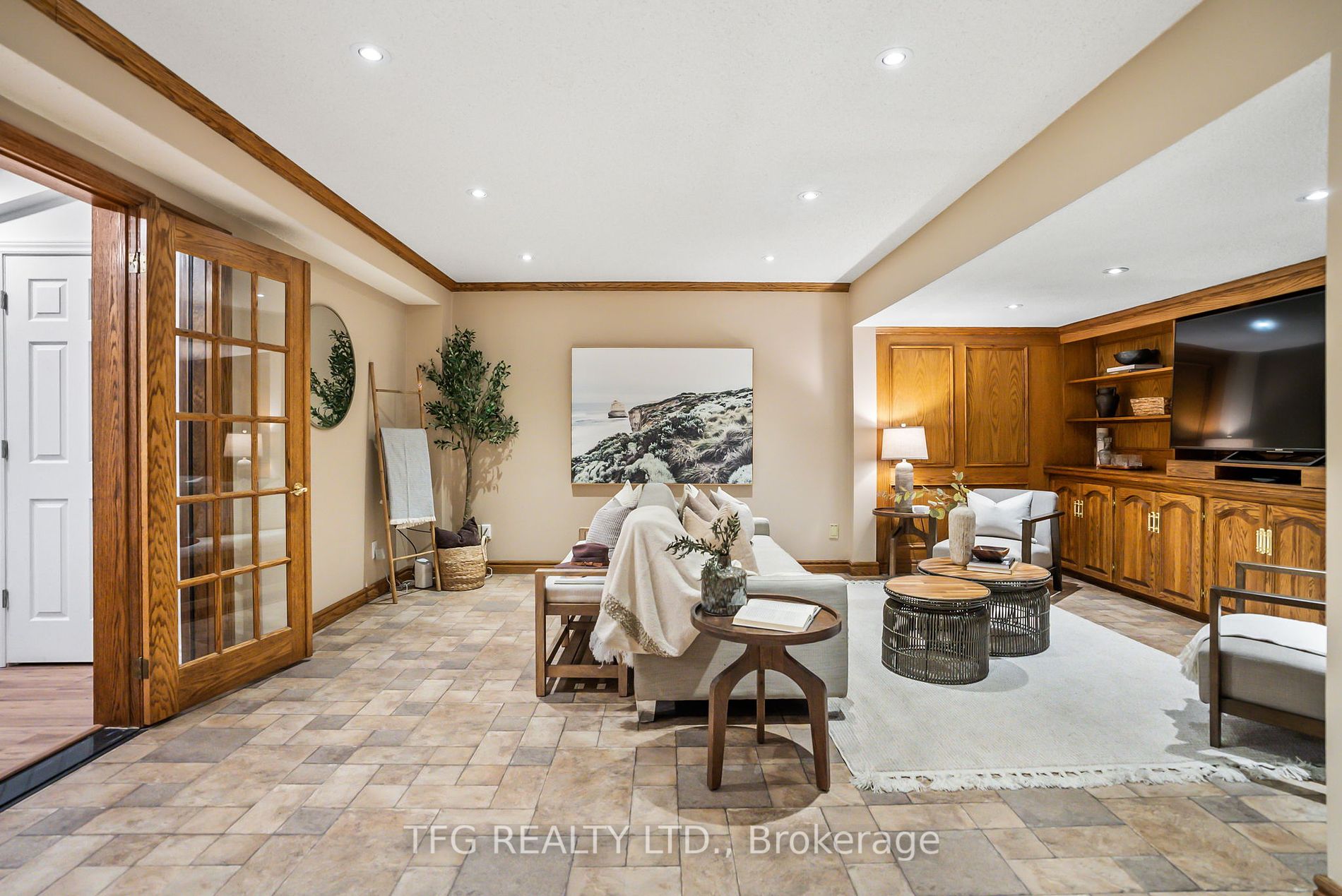 23 Kingswood Dr