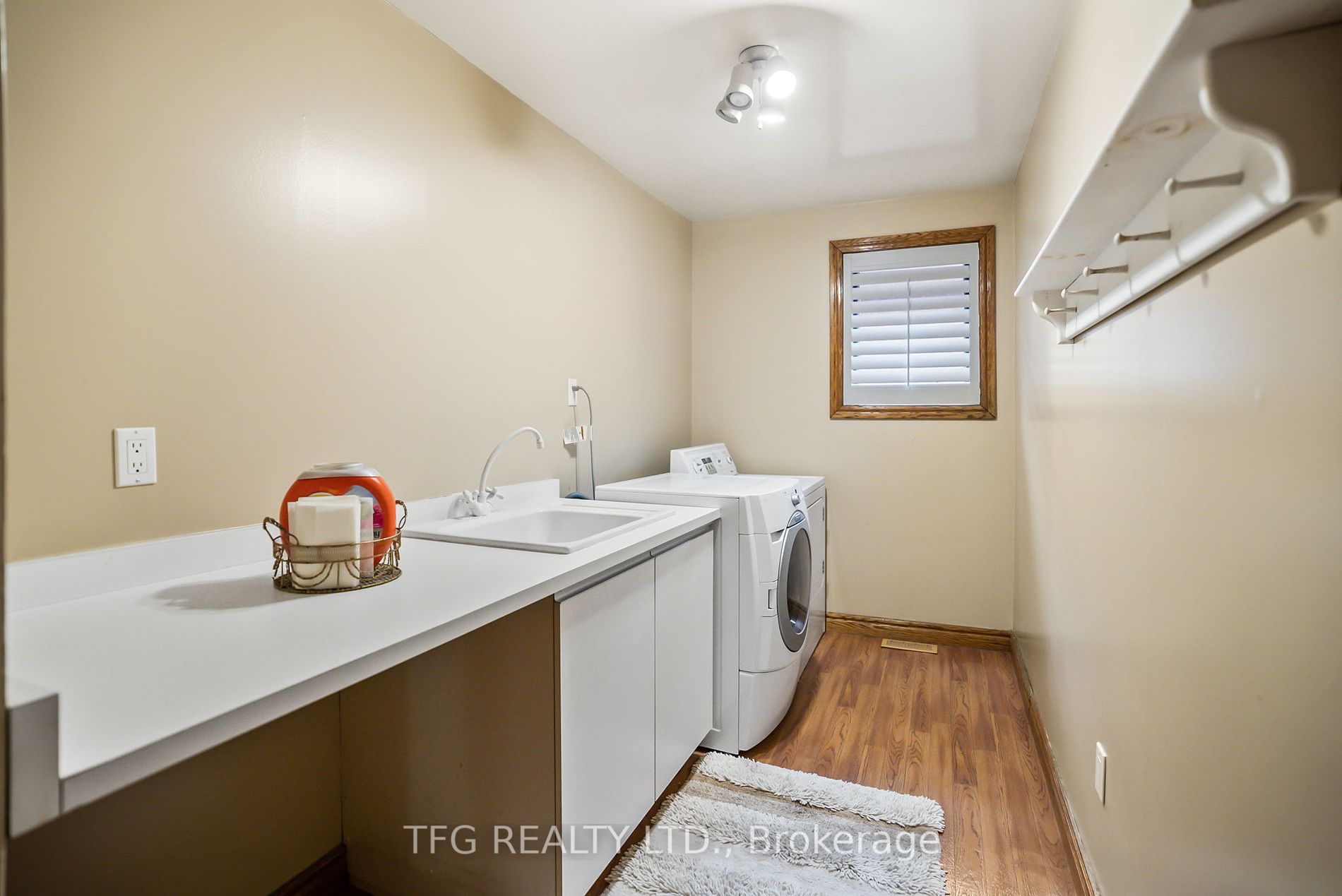 23 Kingswood Dr