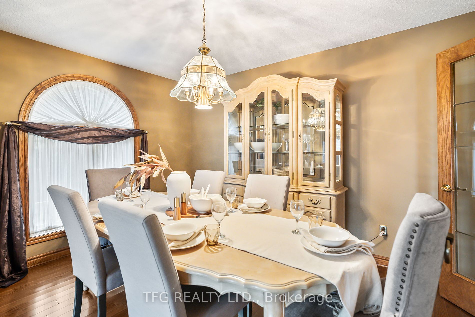 23 Kingswood Dr