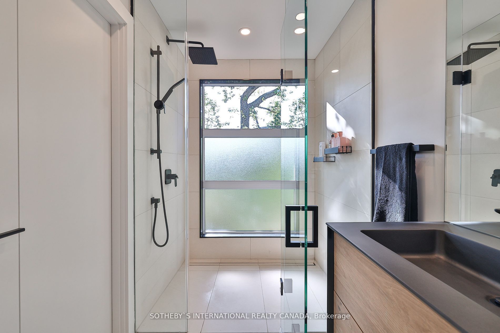 1C Holborne Ave