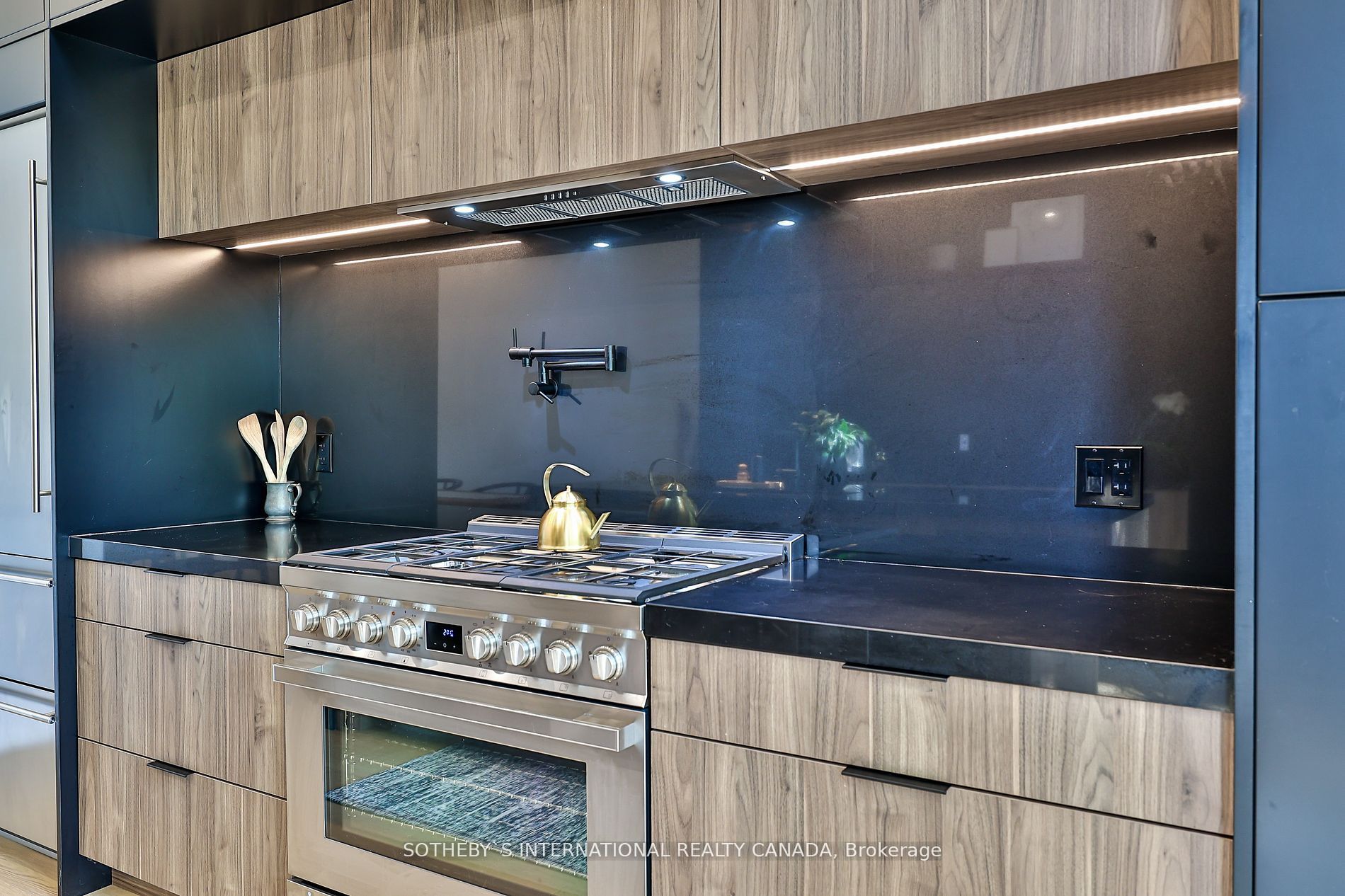 1C Holborne Ave