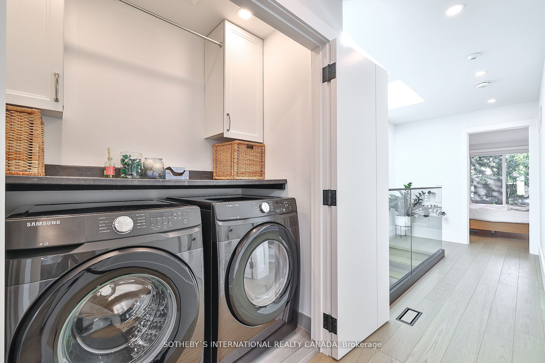 1C Holborne Ave