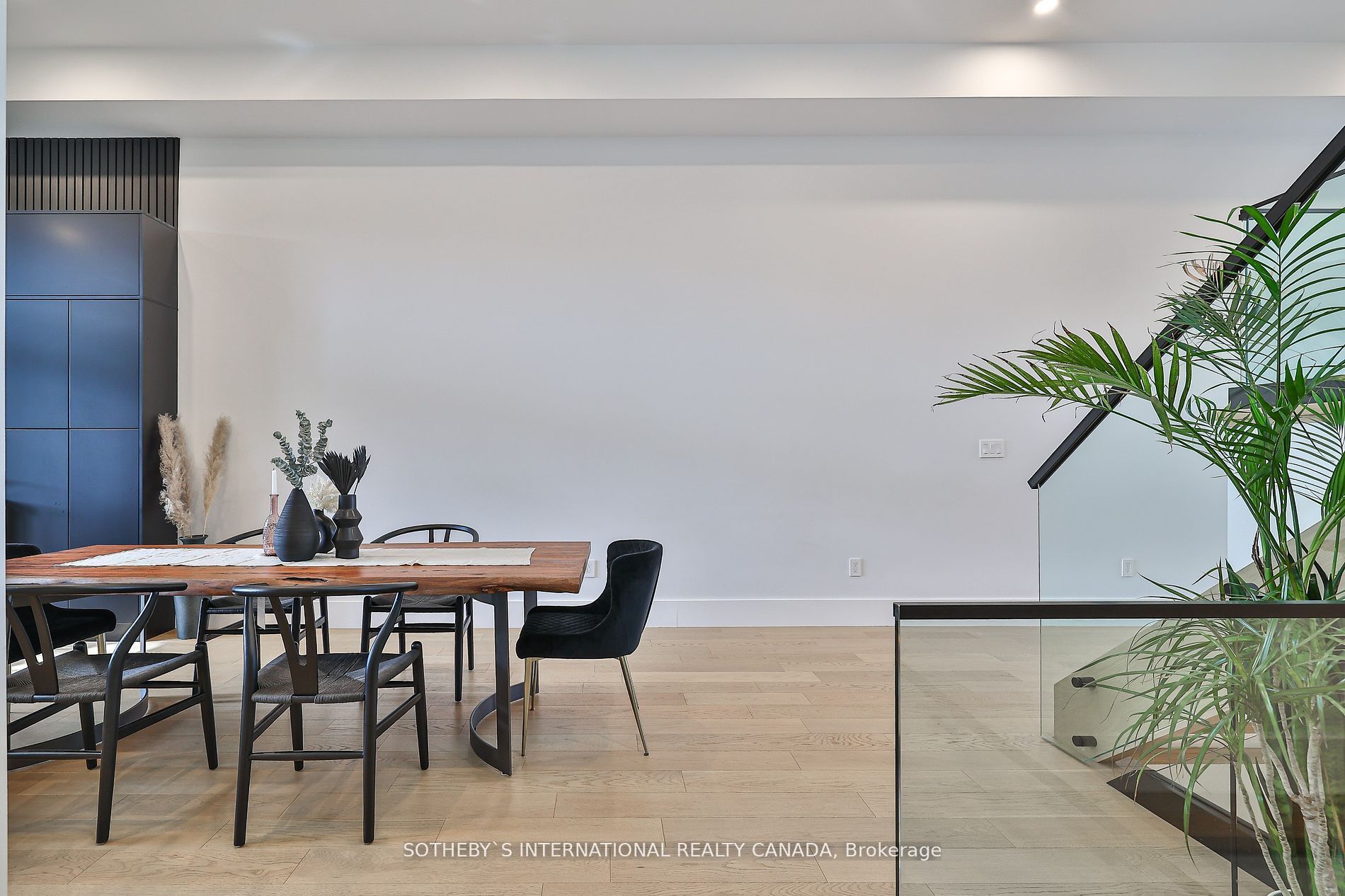 1C Holborne Ave