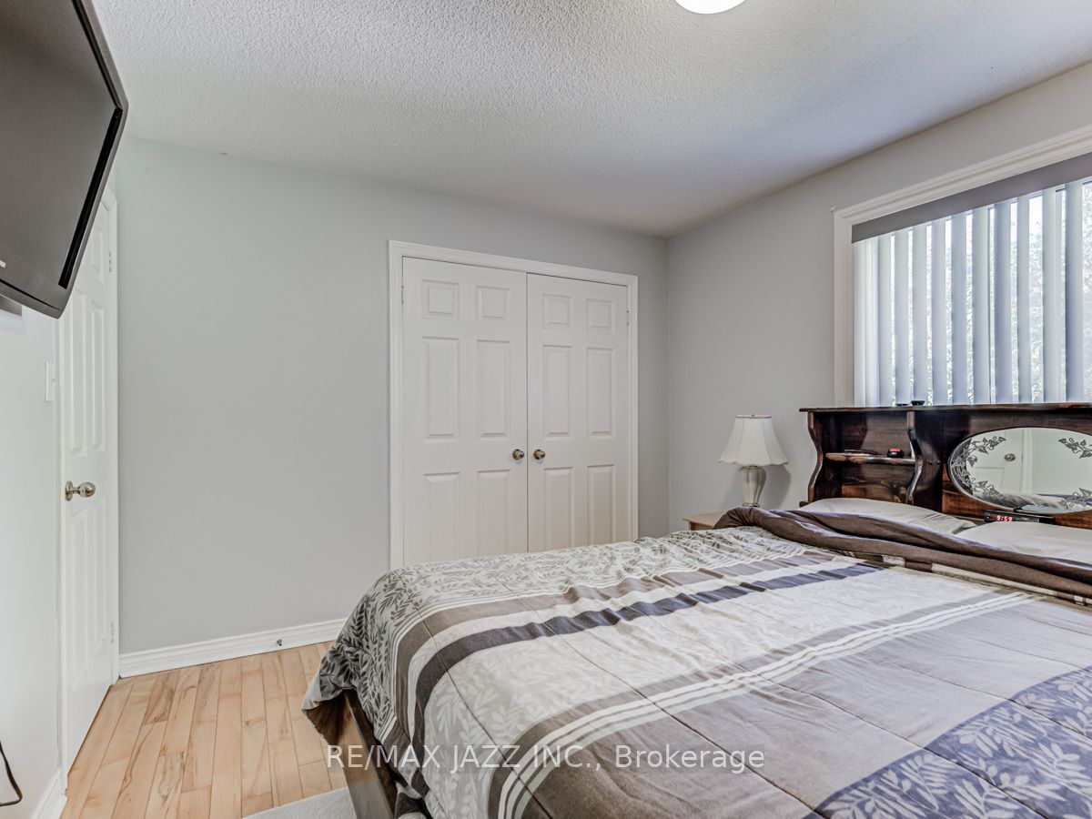 86 Rhonda Blvd