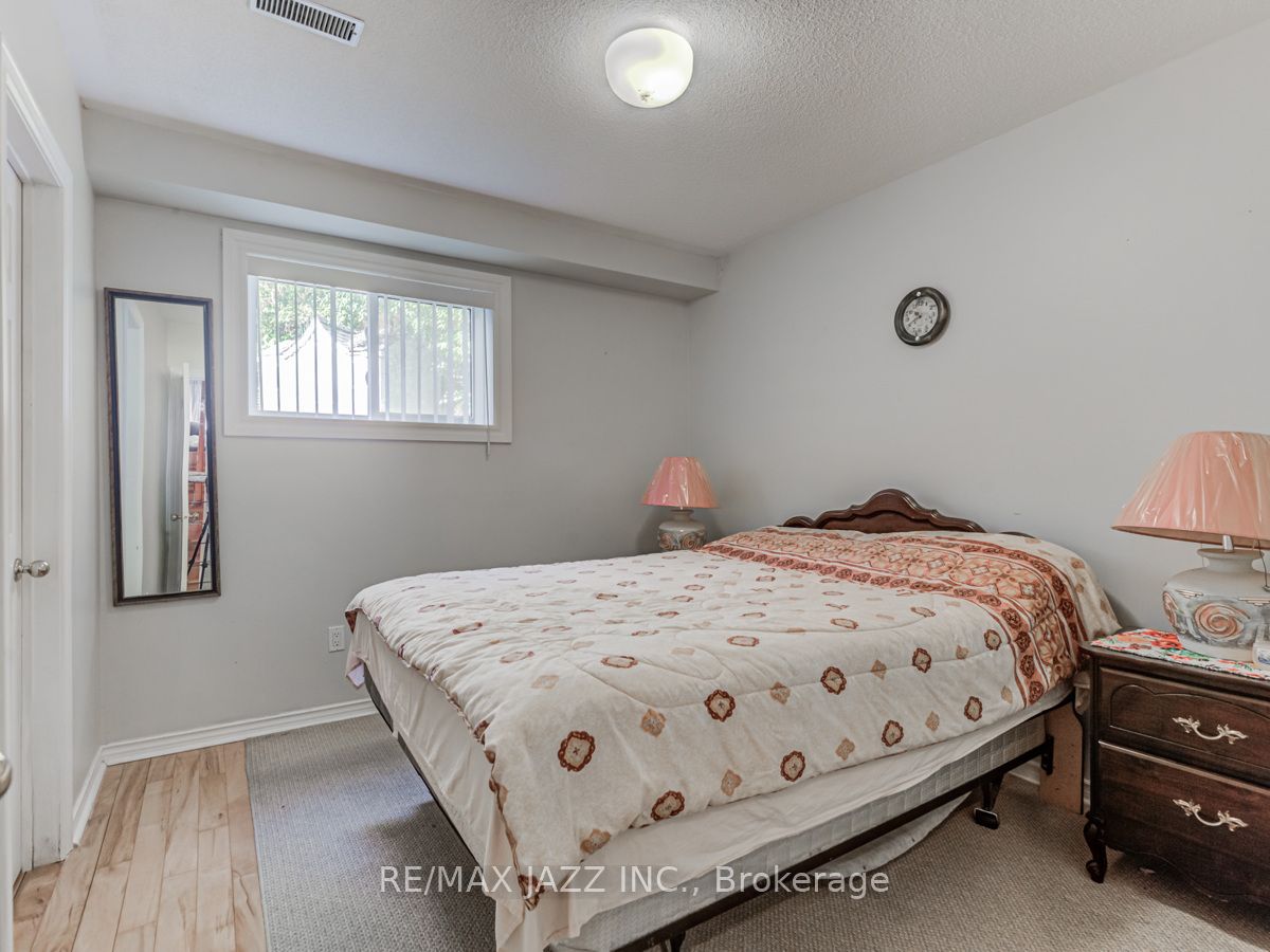 86 Rhonda Blvd