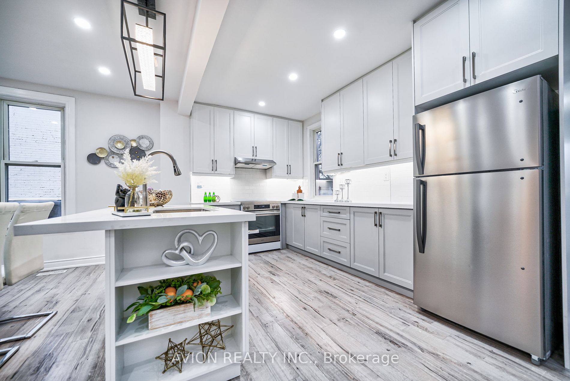 121 Stacey Ave