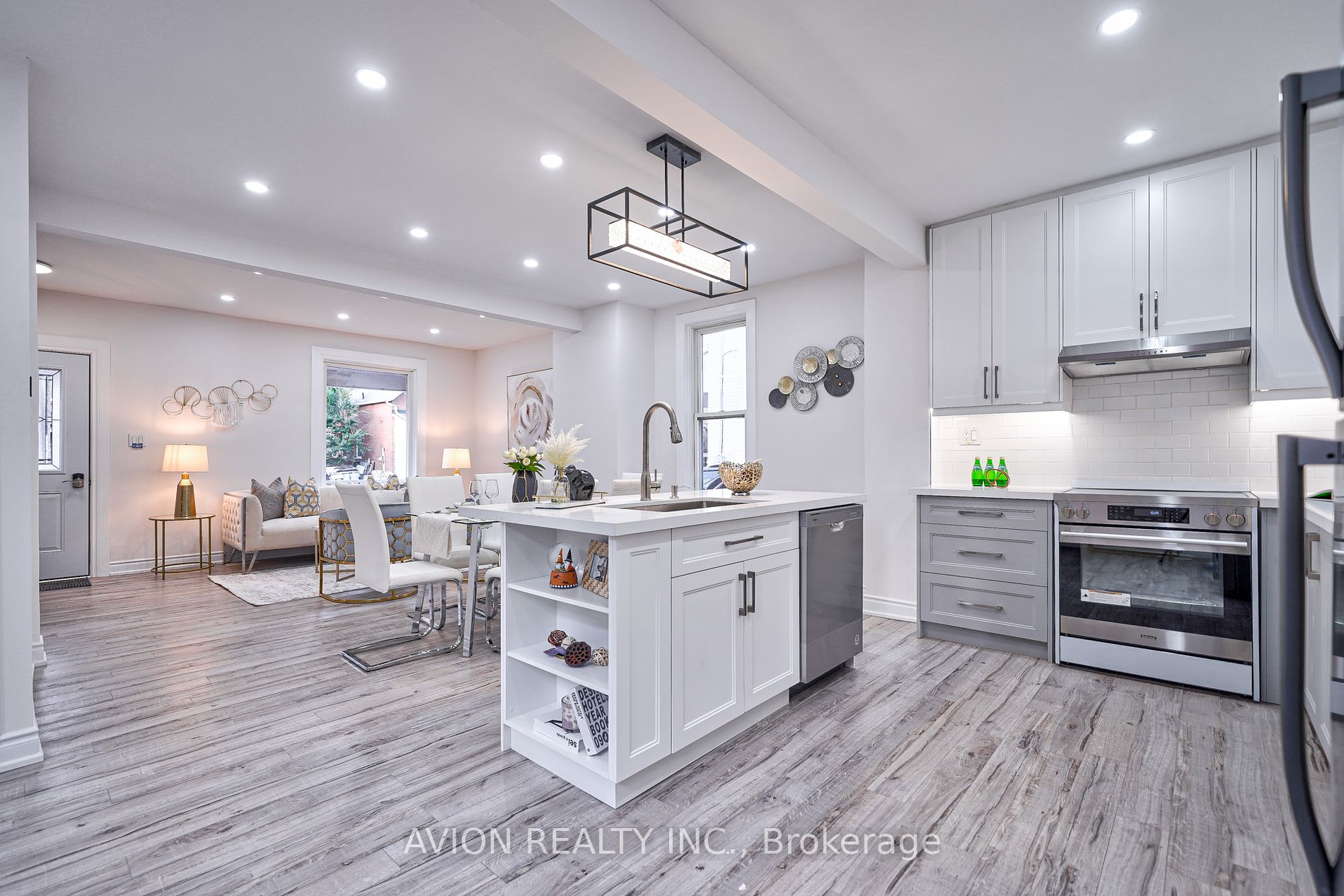 121 Stacey Ave