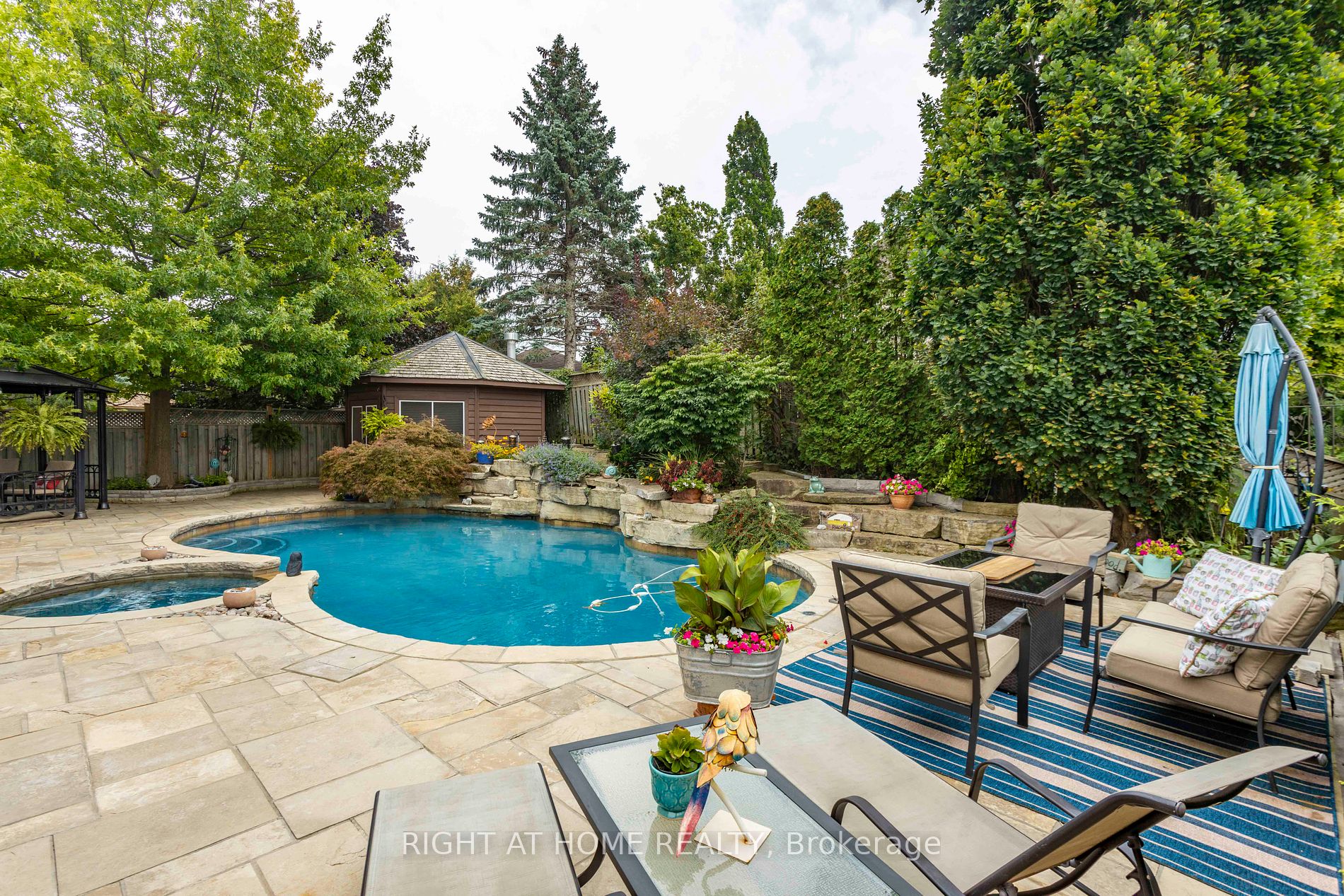27 Lennon Crt