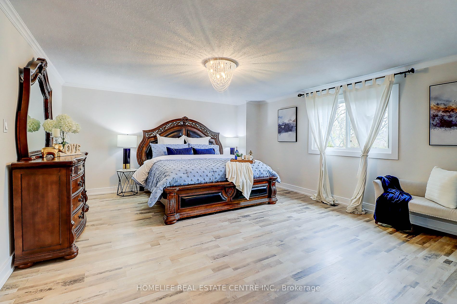 71 Hewitt Cres