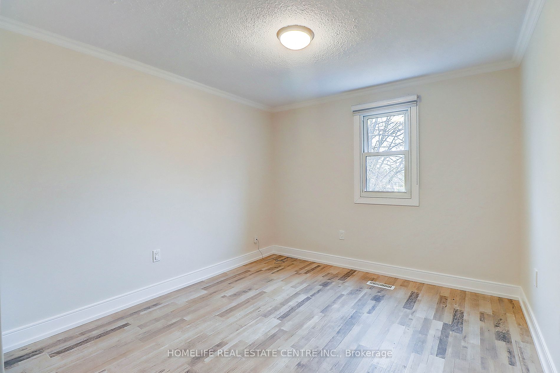 71 Hewitt Cres