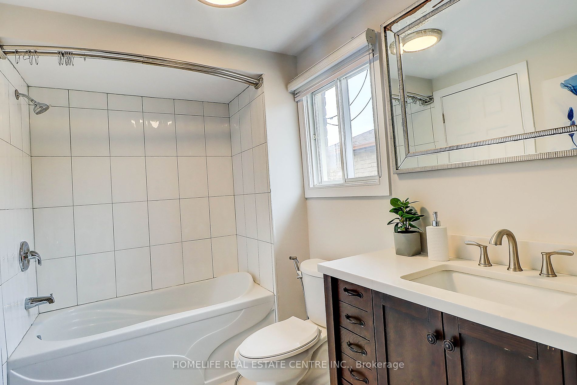 71 Hewitt Cres
