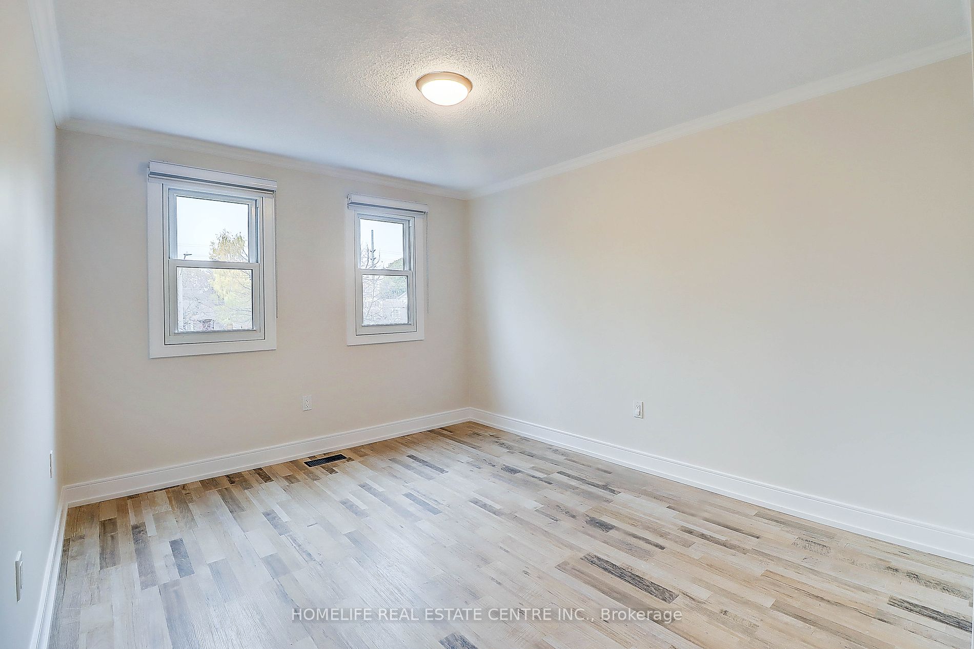 71 Hewitt Cres