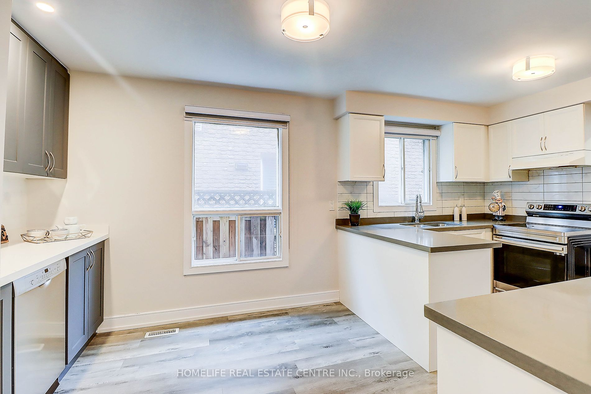 71 Hewitt Cres