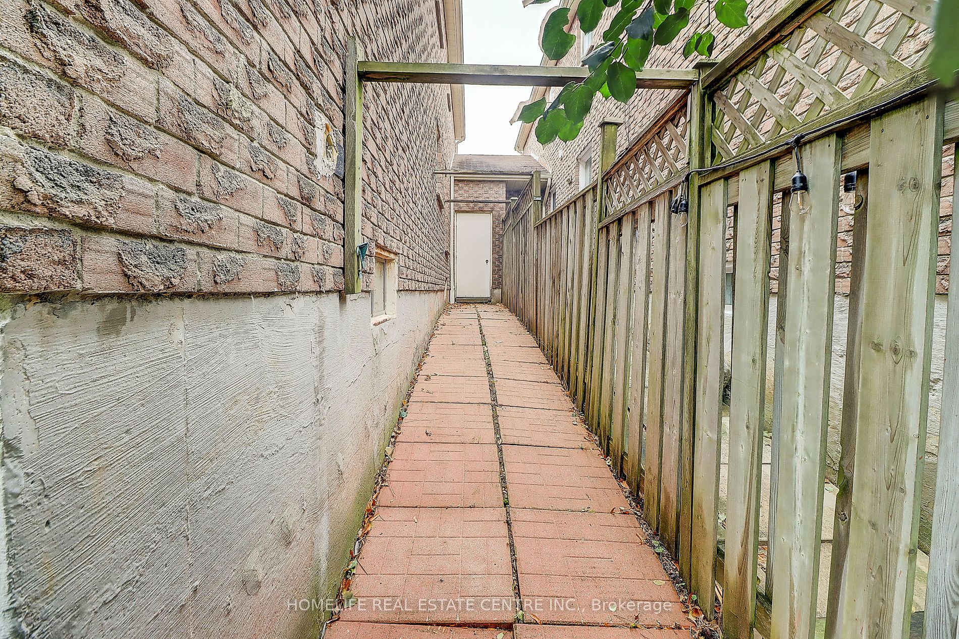 71 Hewitt Cres
