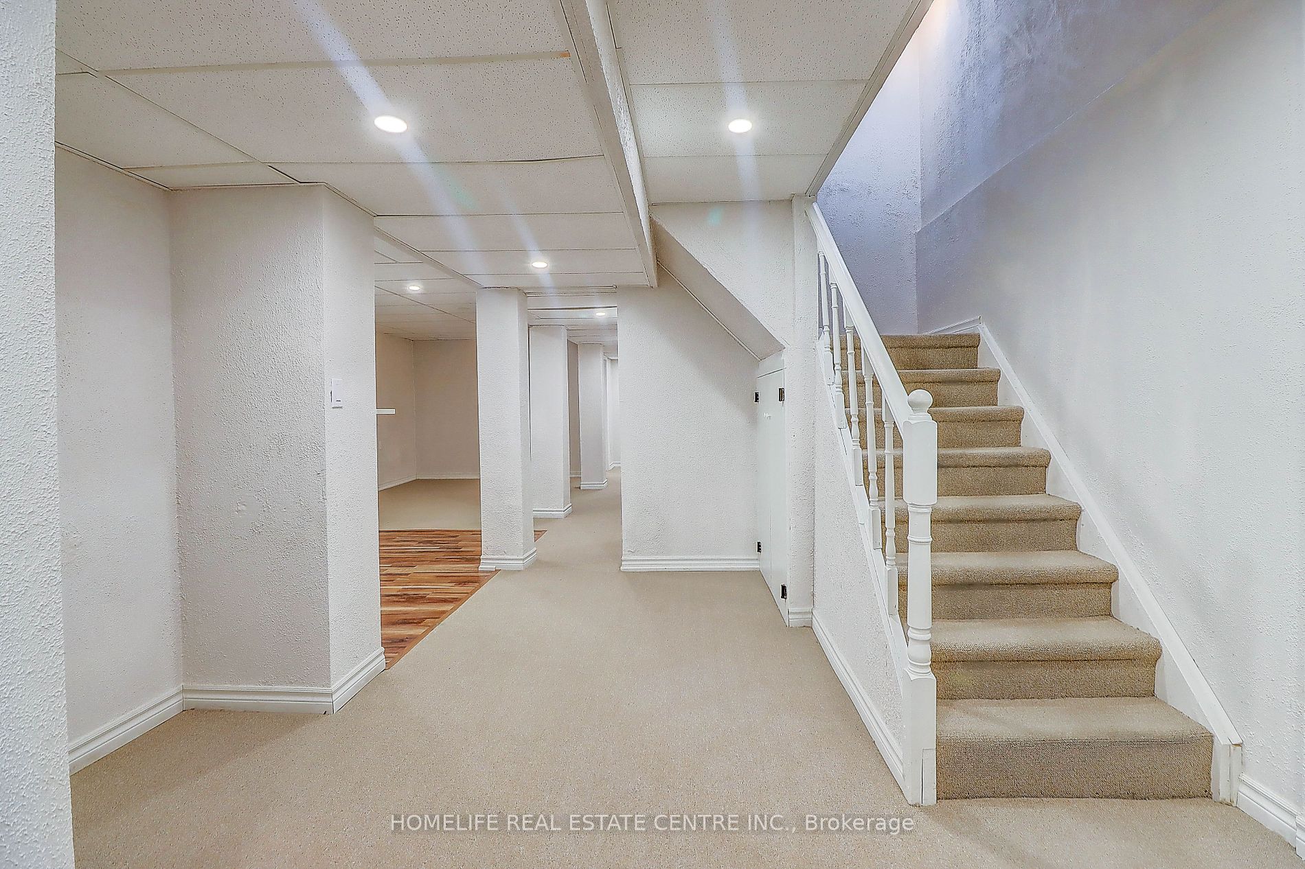 71 Hewitt Cres