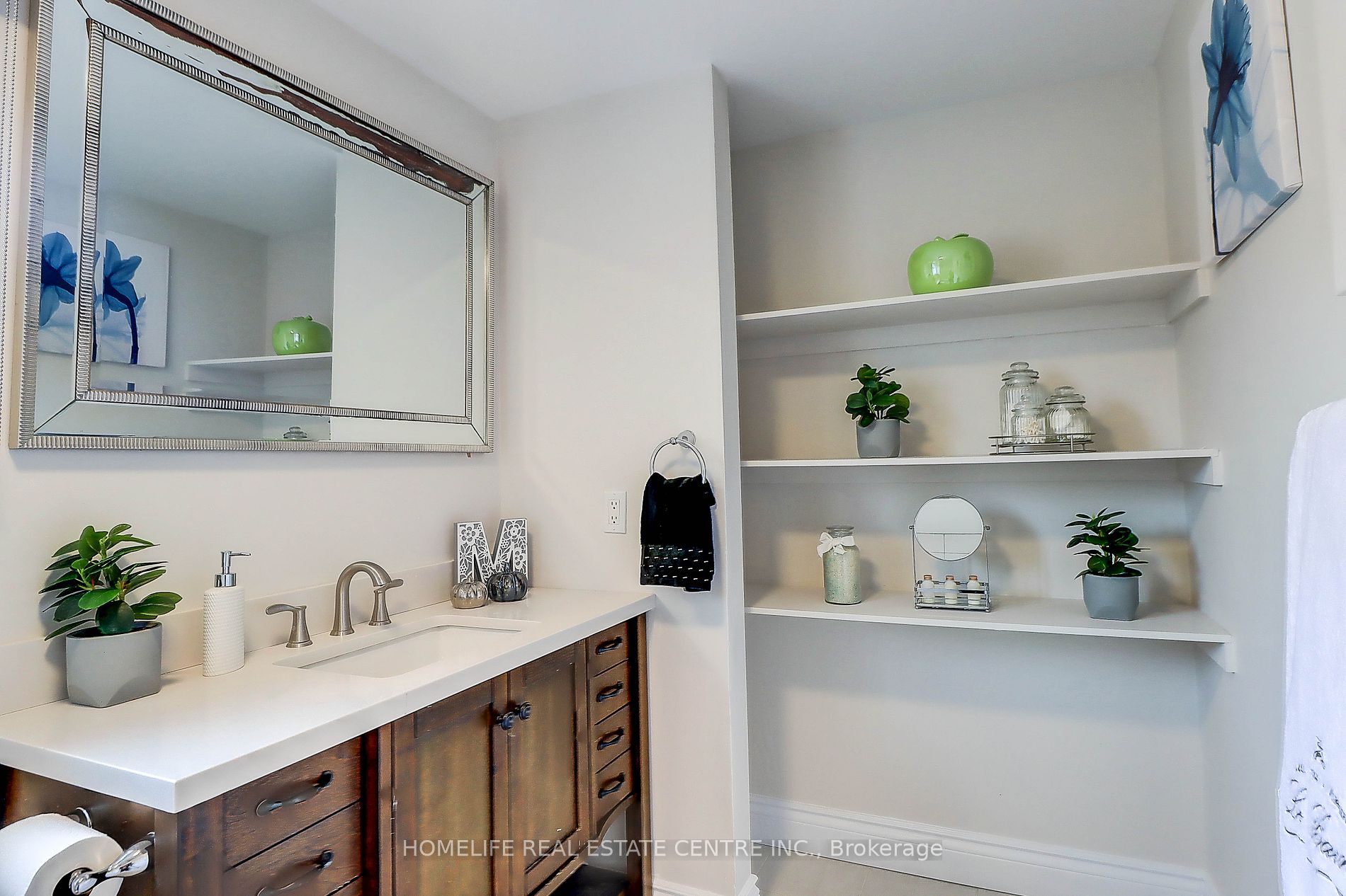 71 Hewitt Cres