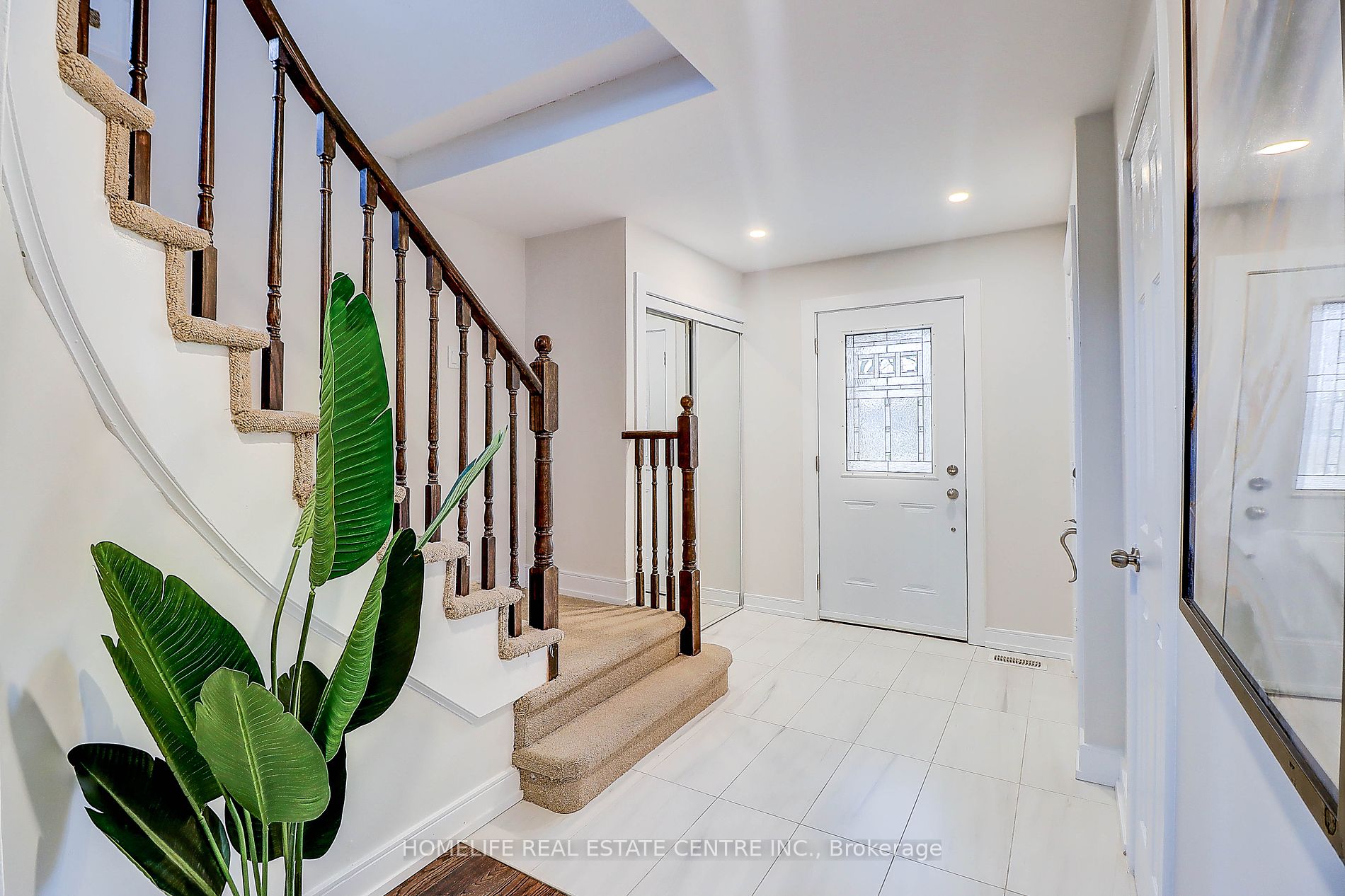 71 Hewitt Cres