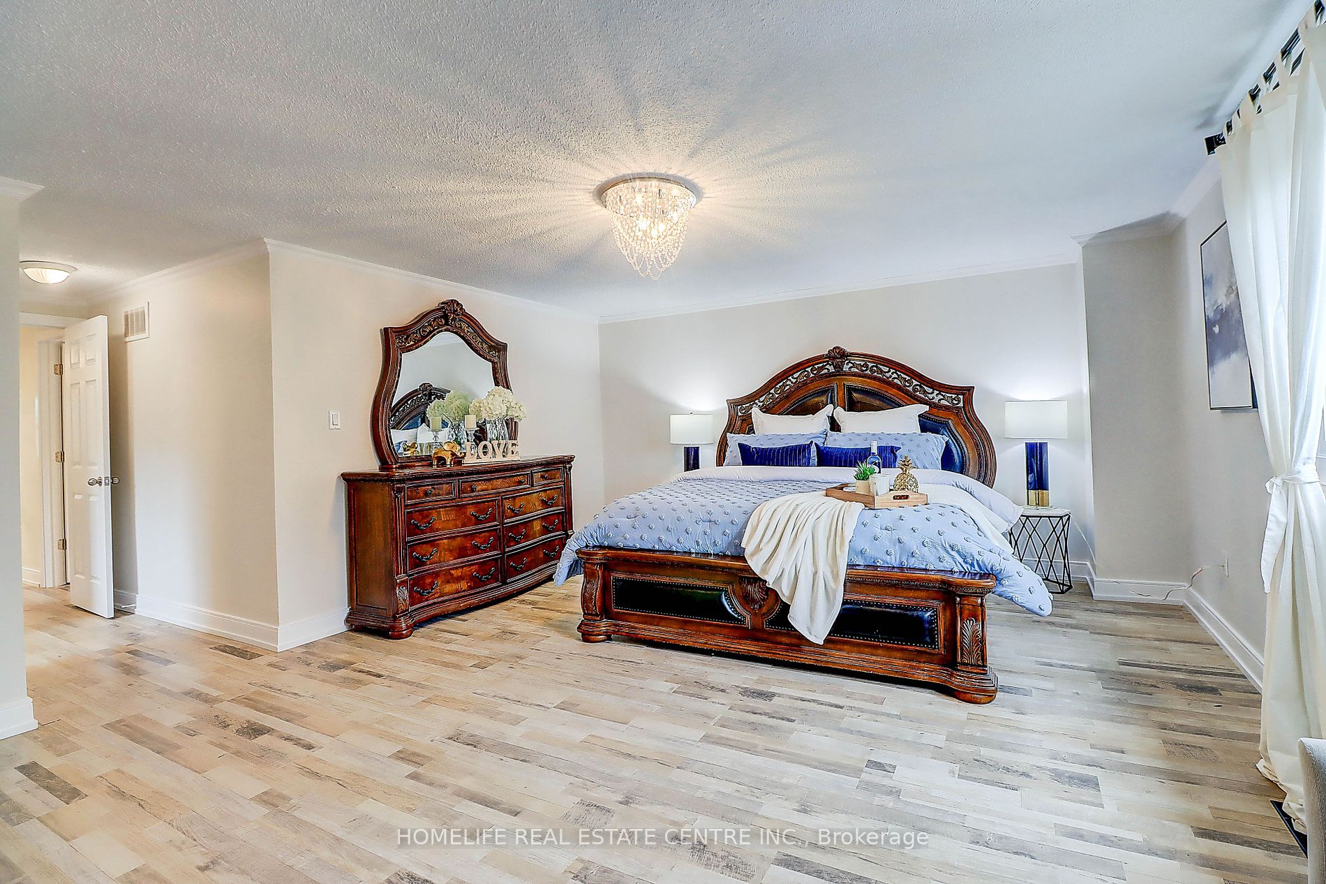 71 Hewitt Cres