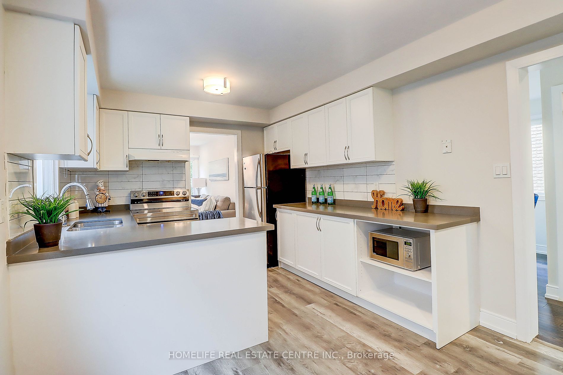 71 Hewitt Cres