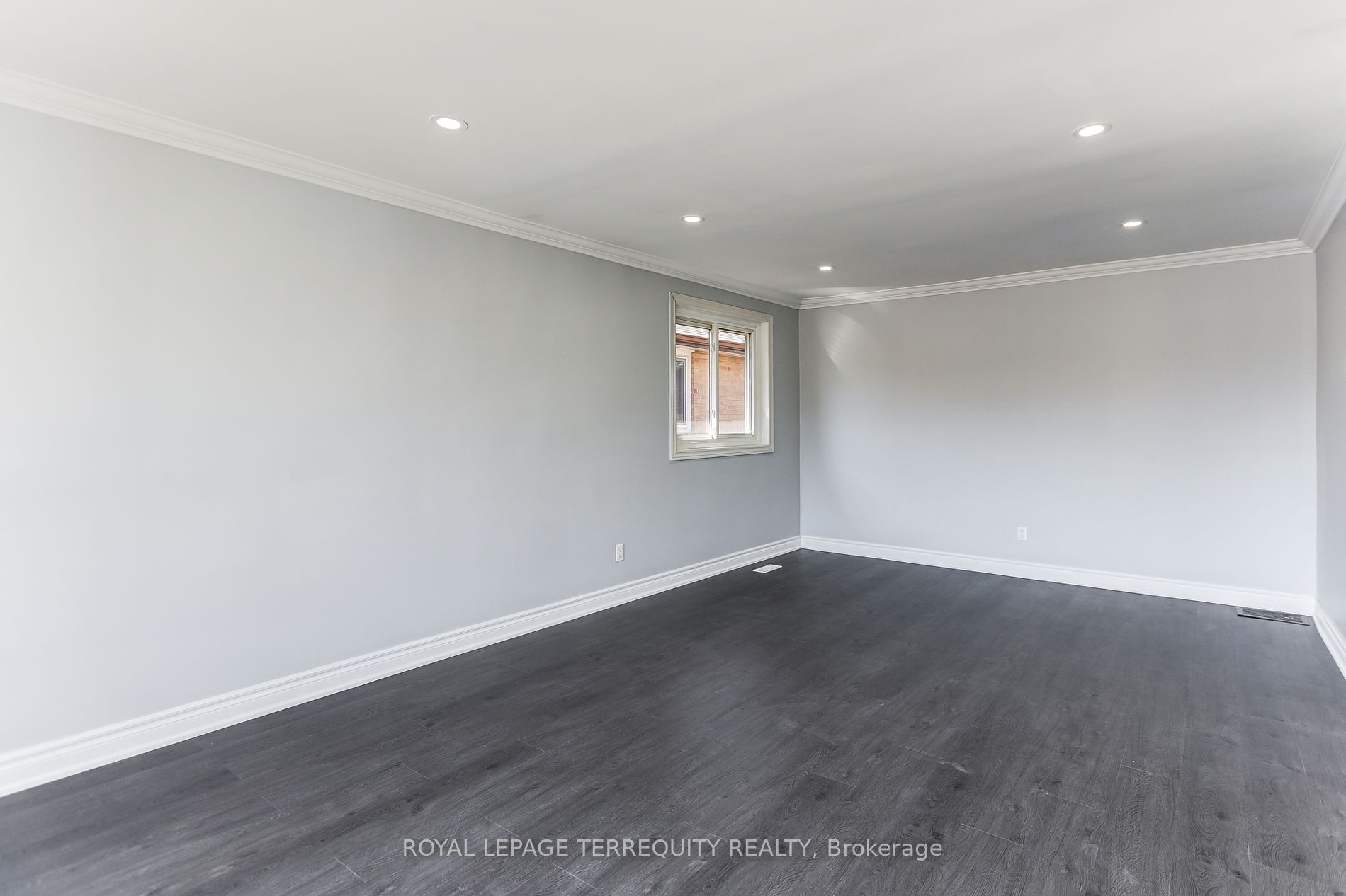168 Coronation Dr