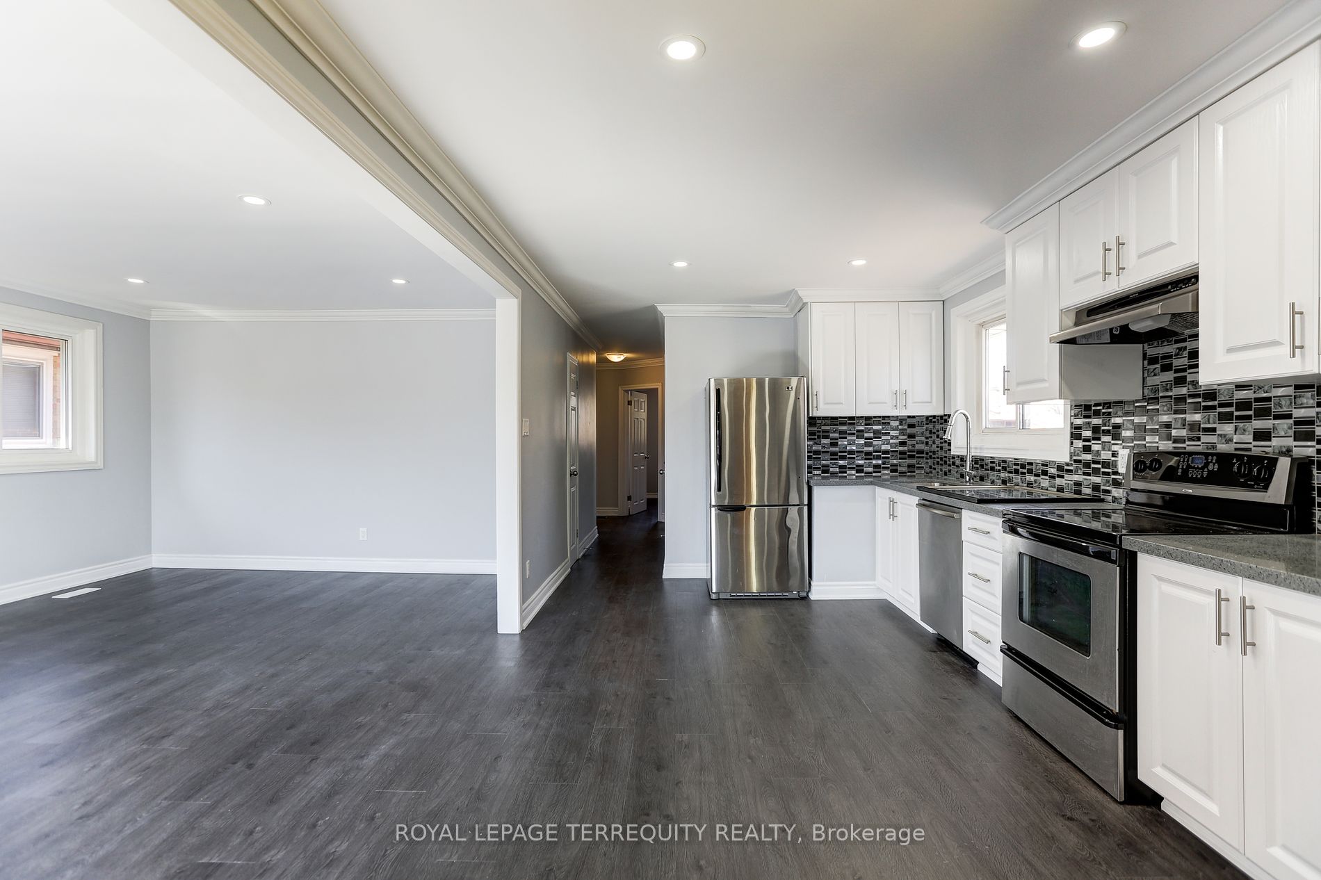 168 Coronation Dr
