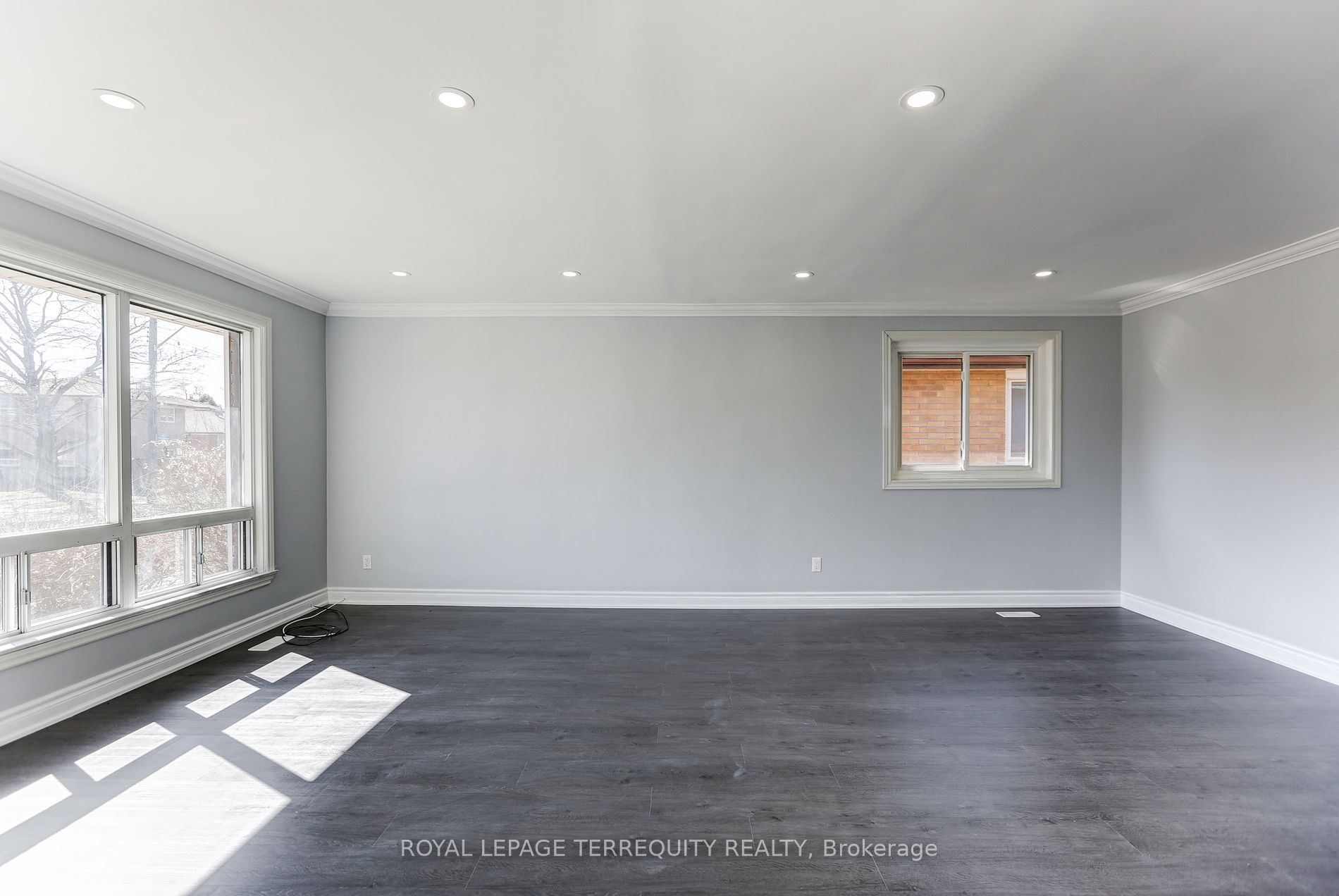 168 Coronation Dr