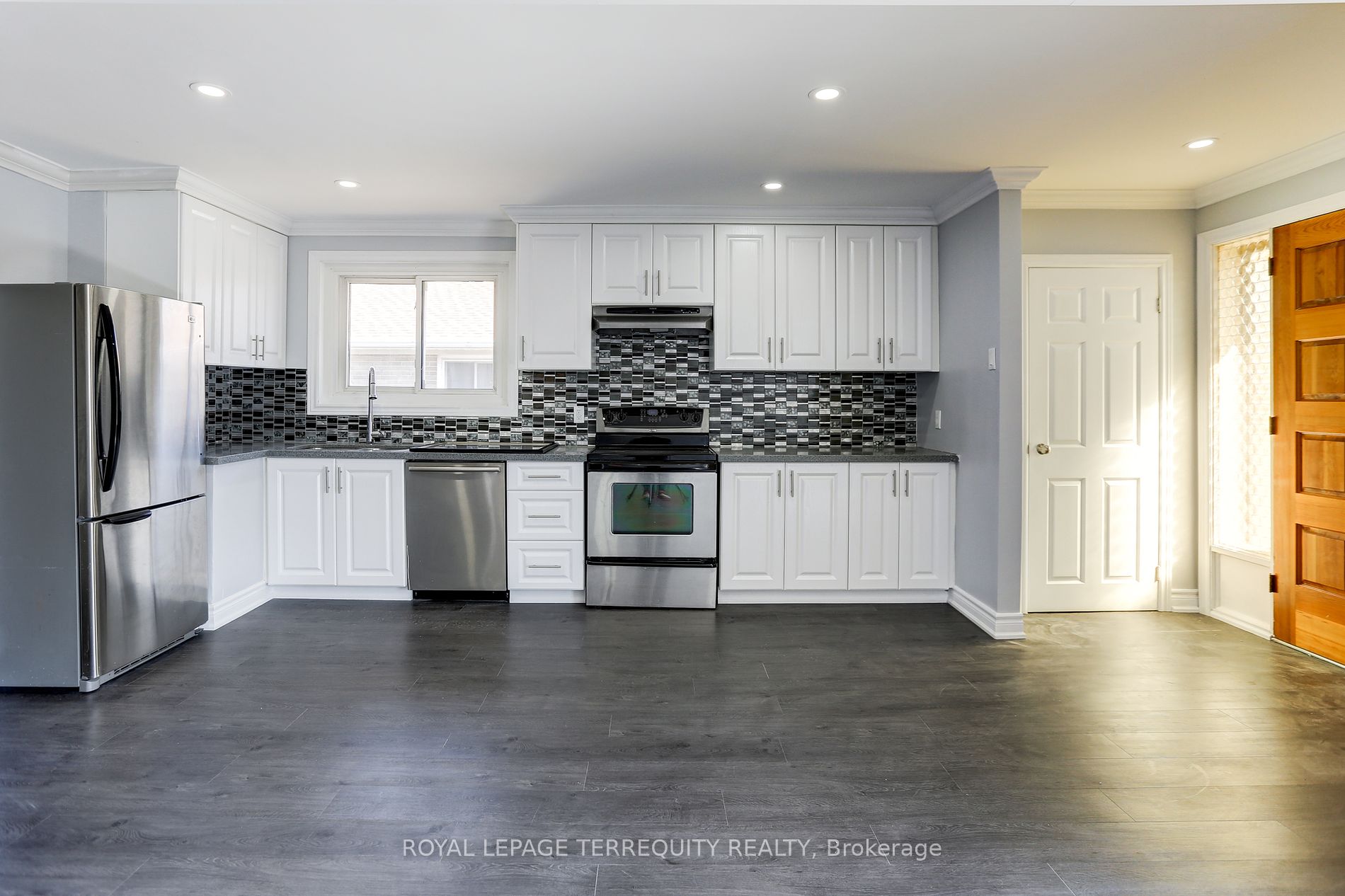 168 Coronation Dr
