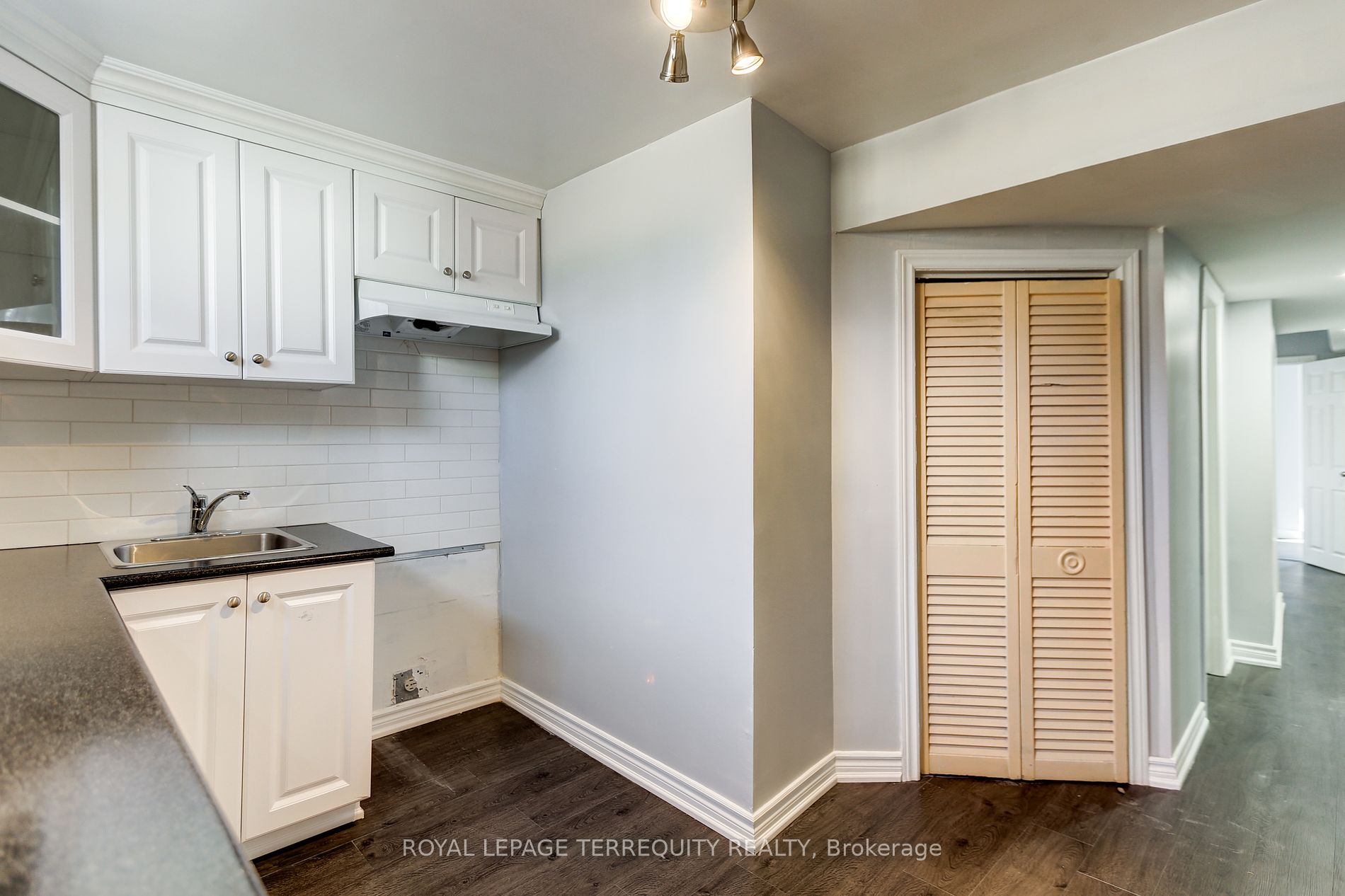 168 Coronation Dr
