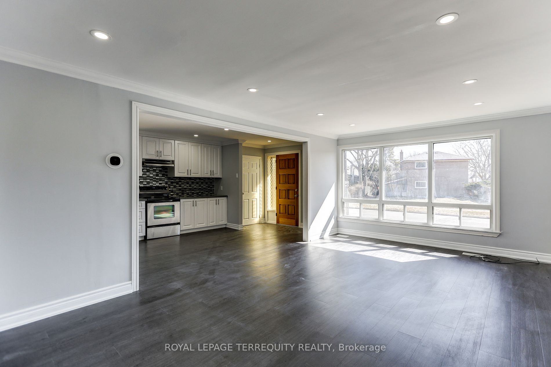 168 Coronation Dr