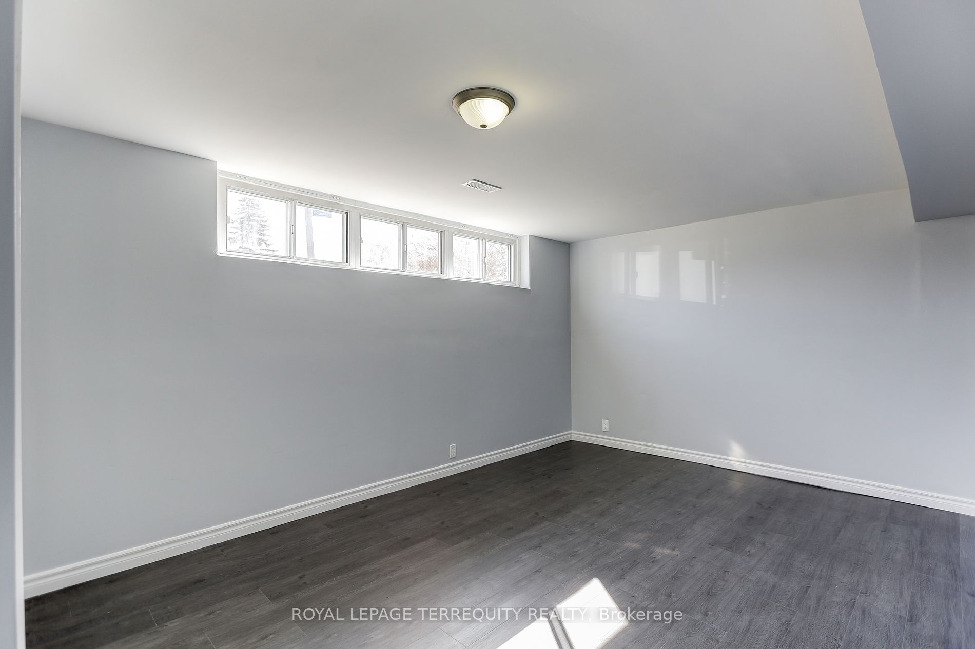 168 Coronation Dr