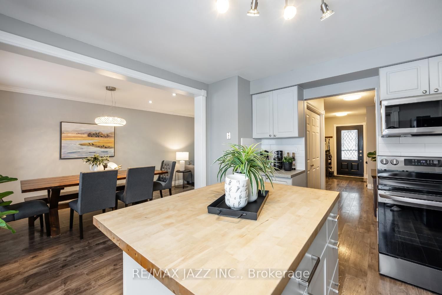 61 Champine Sq