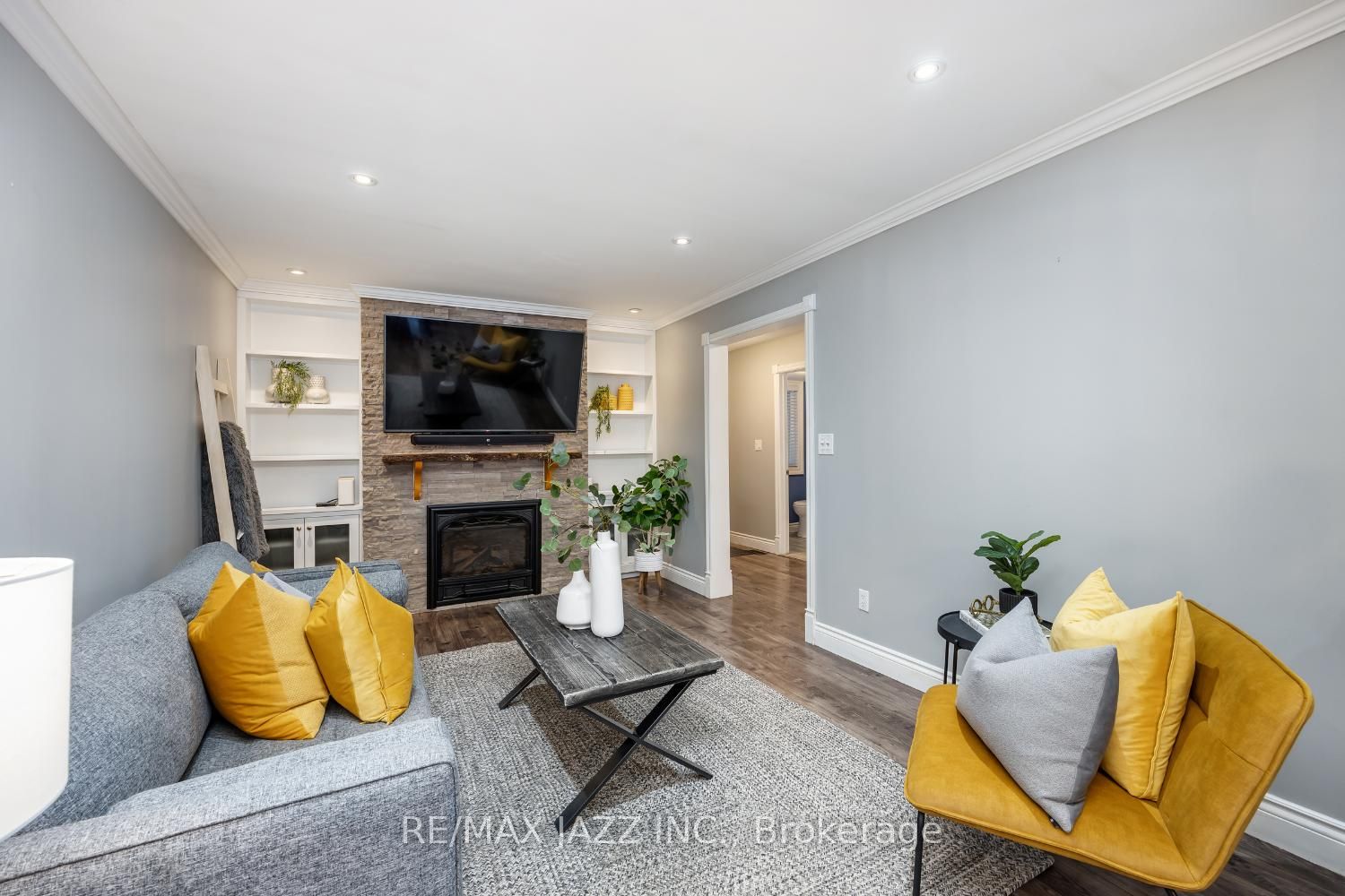 61 Champine Sq