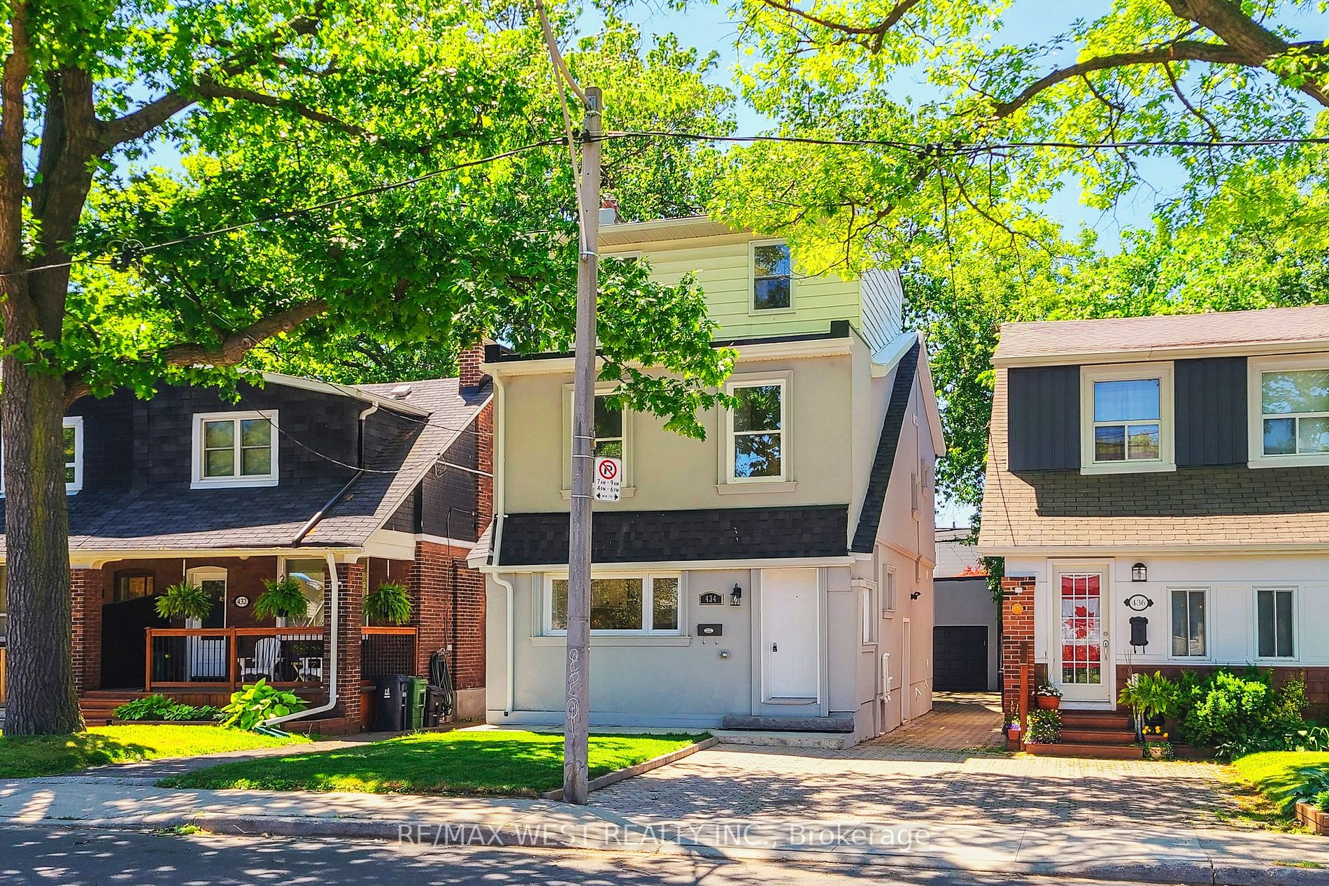 434 victoria park Avenue