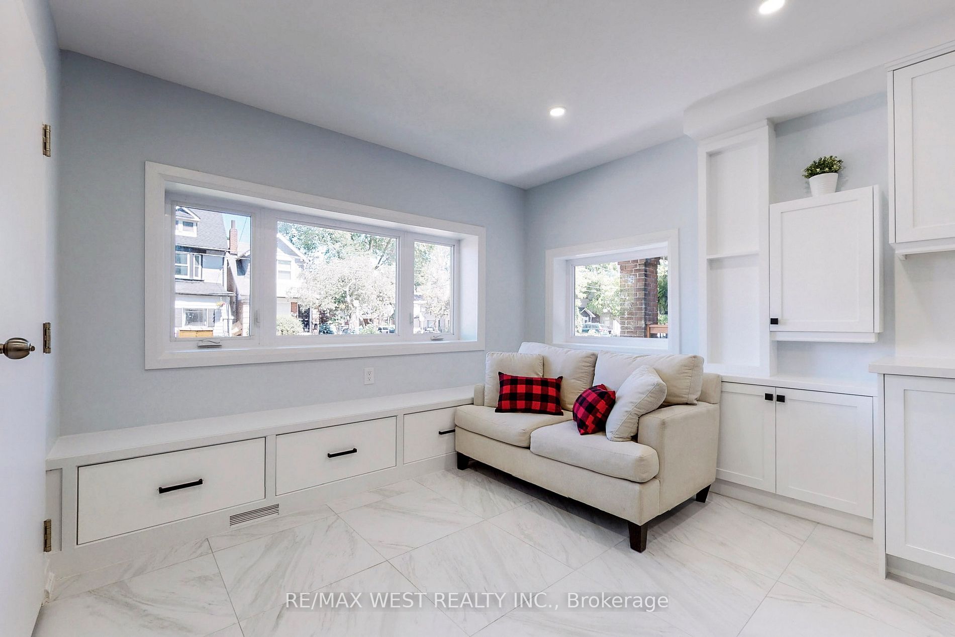 434 victoria park Avenue
