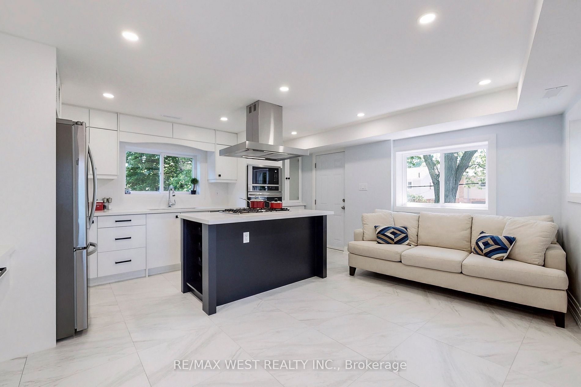 434 victoria park Avenue