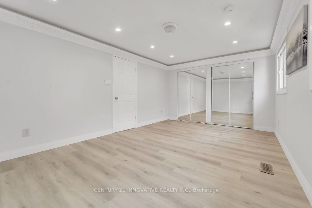 80 Coxworth Cres
