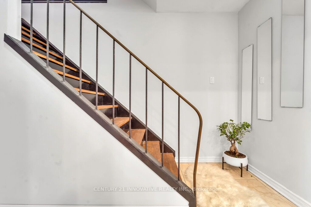 80 Coxworth Cres