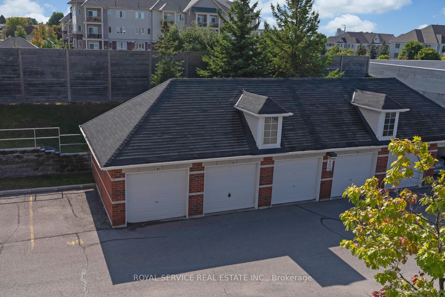 61 Clarington Blvd, #312